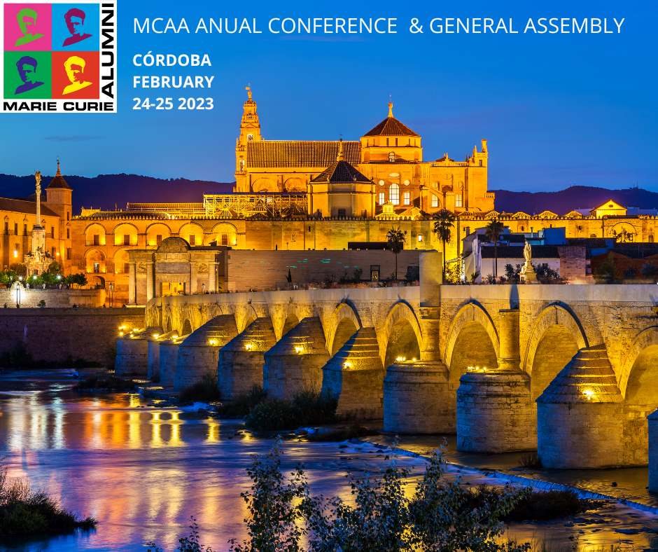 Vista nocturna de la Mezquita de Córdoba con el Puente Romano iluminado, logo de la Asociación de Antiguos Alumnos de Marie Curie y fechas del congreso anual.