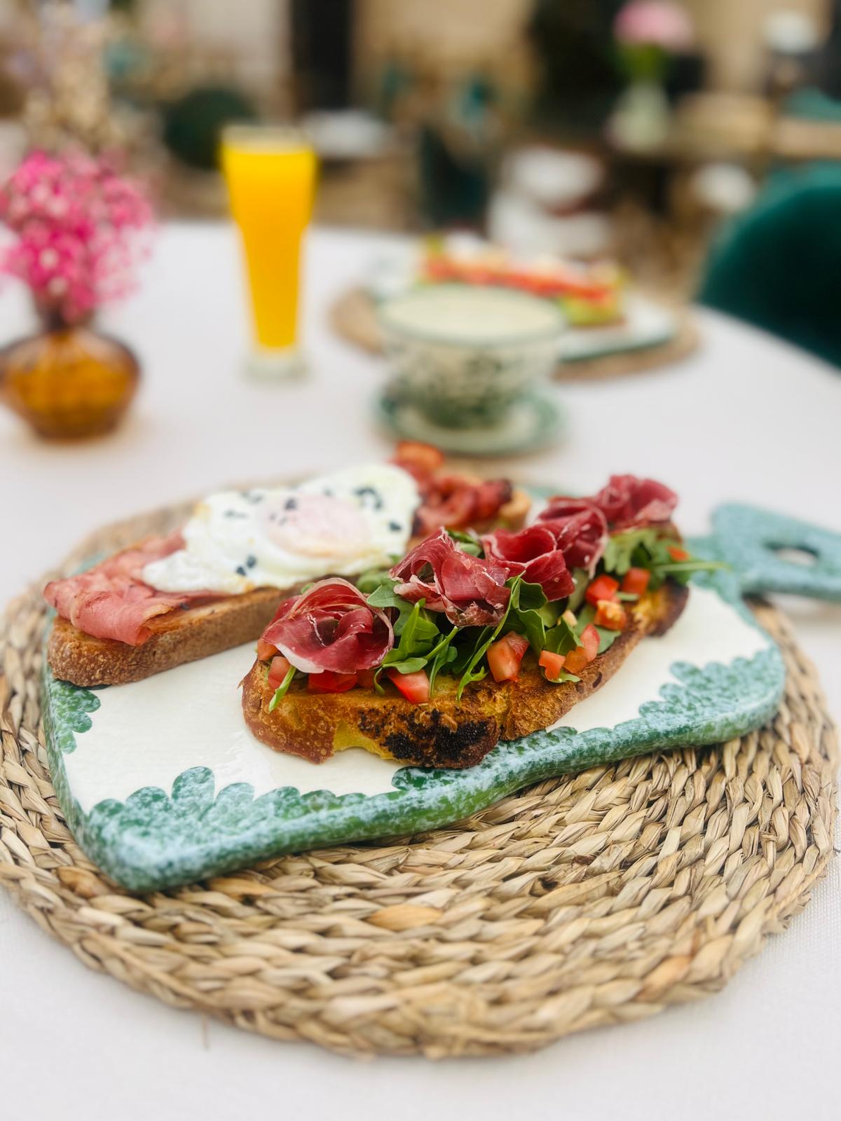 Plat typique andalou revisité, servi dans le cadre d’un dîner gastronomique à Cordoue.